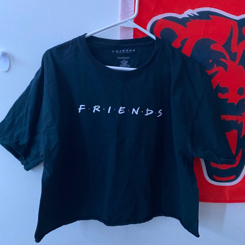 Cropped friends t-shirt